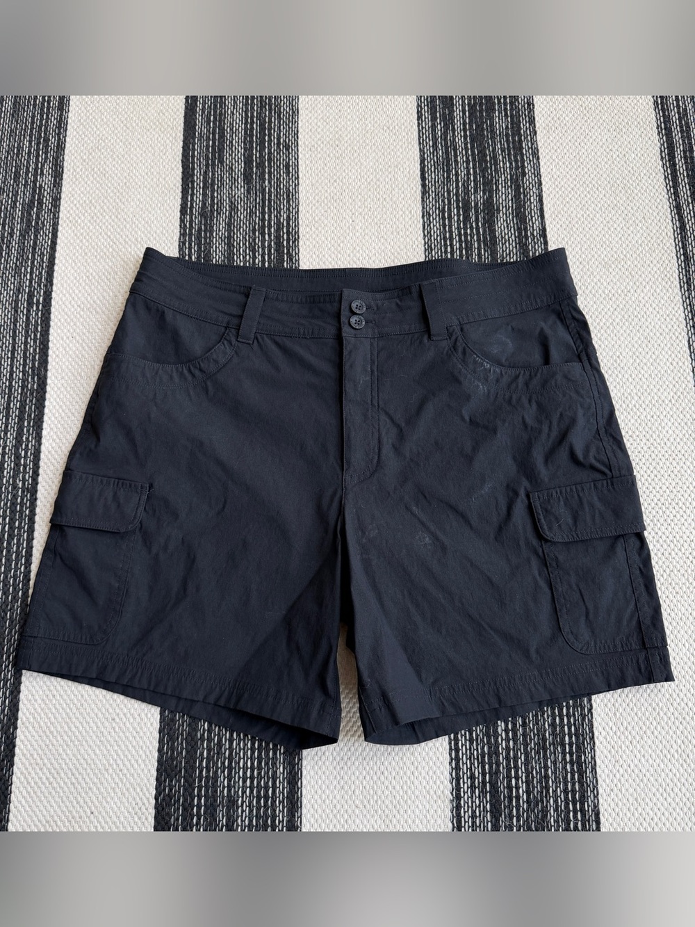 Eddie Bauer Women's Black Cargo Hiking Summer Shorts‎ Size 14